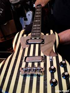 Click image for larger version. 

Name:	geezer sg 2.jpg 
Views:	765 
Size:	35.3 KB 
ID:	1251