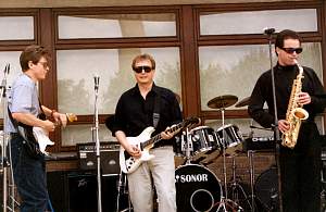 Click image for larger version. 

Name:	Rob, Simon and Pete small.jpg 
Views:	321 
Size:	613.7 KB 
ID:	15716