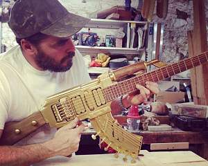 Click image for larger version. 

Name:	Jimmy_DiResta_ak47_guitar2.jpg 
Views:	359 
Size:	45.6 KB 
ID:	1632
