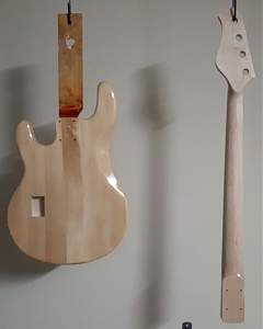Click image for larger version. 

Name:	body & neck rear.jpg 
Views:	461 
Size:	111.4 KB 
ID:	21663