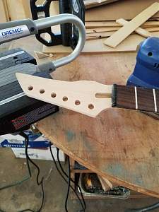 Click image for larger version. 

Name:	headstock.jpg 
Views:	551 
Size:	139.1 KB 
ID:	22675