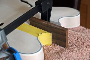 Click image for larger version. 

Name:	Veneer clamping small.jpg 
Views:	253 
Size:	297.8 KB 
ID:	24973
