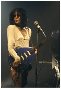 Click image for larger version. 

Name:	Siouxsie Sioux with her Vox Teardrop 12 string guitar in 1982.jpg 
Views:	506 
Size:	53.1 KB 
ID:	26388
