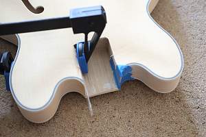 Click image for larger version. 

Name:	neck pocket clamped small.jpg 
Views:	355 
Size:	766.7 KB 
ID:	26985