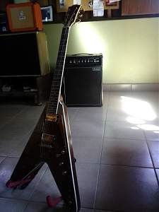 Click image for larger version. 

Name:	v guitar.jpg 
Views:	174 
Size:	406.0 KB 
ID:	33511
