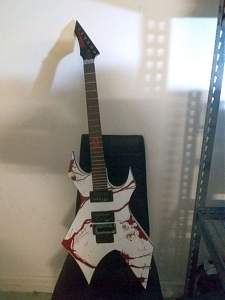 Click image for larger version. 

Name:	BC Rich Warlock_resized.jpg 
Views:	203 
Size:	135.6 KB 
ID:	39426