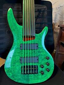 Click image for larger version. 

Name:	bass_front_close_ac.jpg 
Views:	519 
Size:	19.4 KB 
ID:	44188