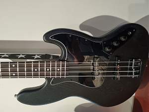 Click image for larger version. 

Name:	Bass body and neck 3.jpg 
Views:	235 
Size:	69.7 KB 
ID:	44697