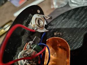 Click image for larger version. 

Name:	input jack wiring.jpg 
Views:	549 
Size:	90.6 KB 
ID:	44707