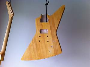 Click image for larger version. 

Name:	Guitar shots 28 Dec 2015 003.jpg 
Views:	253 
Size:	469.9 KB 
ID:	7229